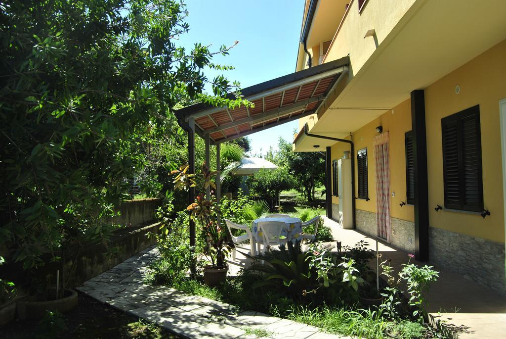 Appartamenti Garden Capo Vaticano Exterior photo